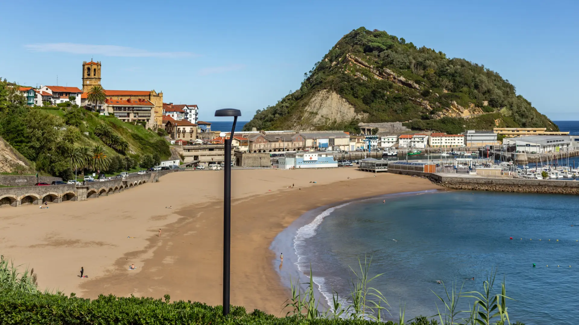 El pueblo de El Cano, Balenciaga y las mejores parrillas de pescado