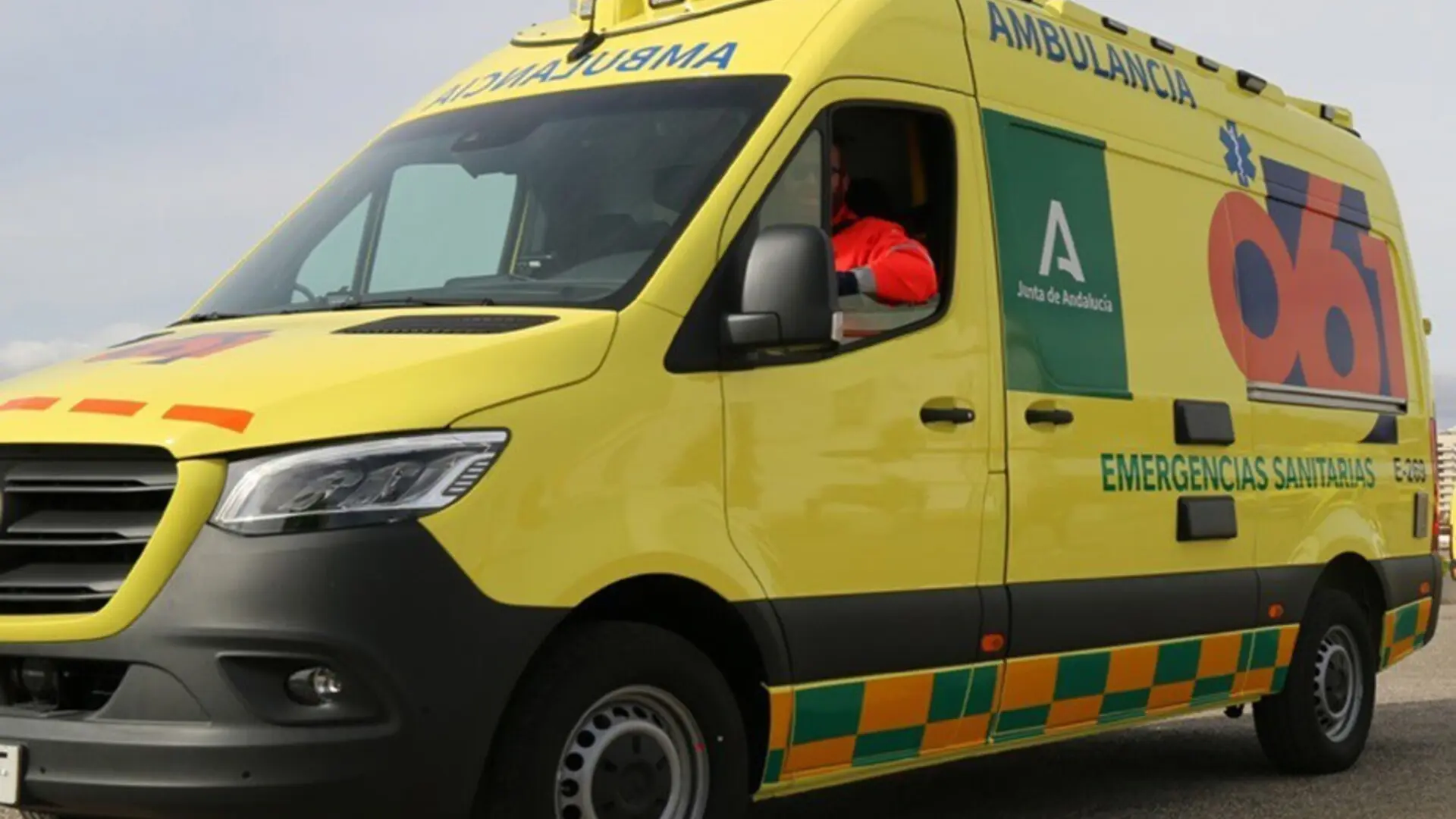 Muere una mujer de 53 años al ser atropellada por un autobús en Almería