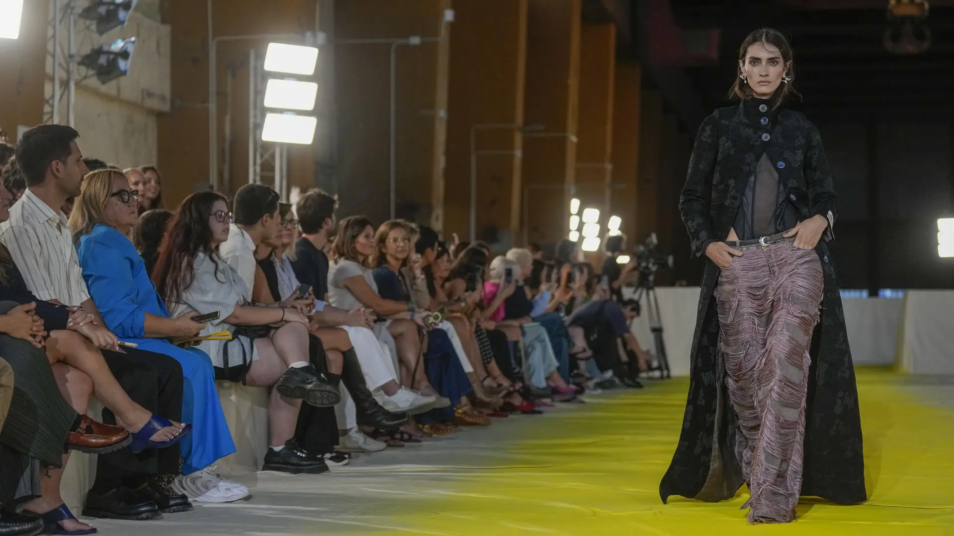 El conflicto de Gaza, protagonista en el reivindicativo desfile de la línea prémium de Desigual