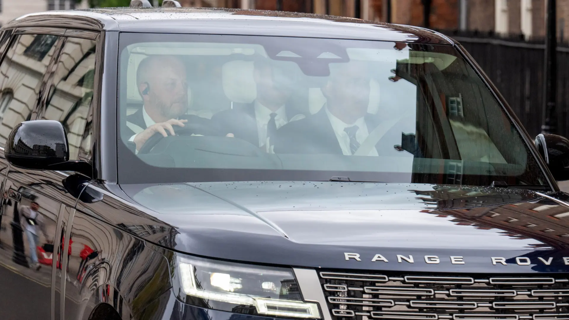 El príncipe Harry viajará con más frecuencia a Reino Unido, pero bajo las reglas de su padre, Carlos III