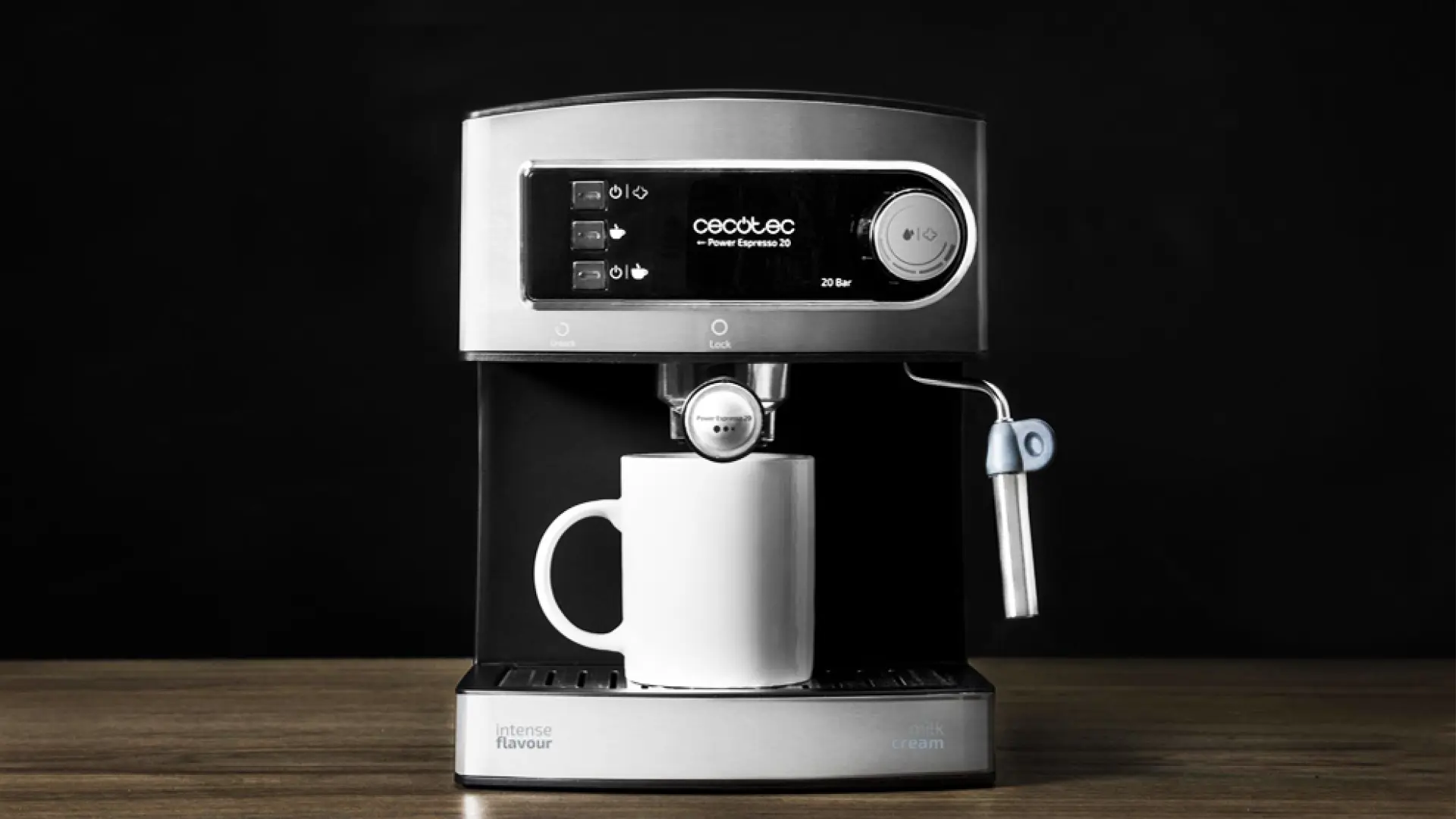 Si te gusta el buen café, Cecotec tiene la cafetera perfecta y fácil de usar por poco más de 70 euros
