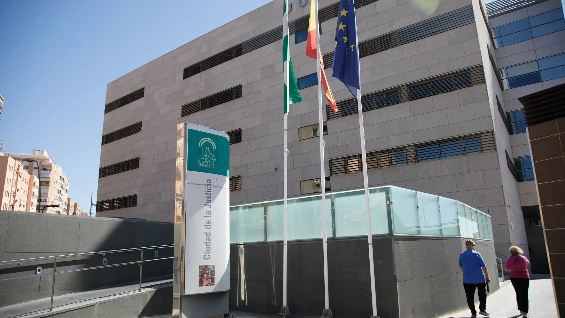 Condenados a tres años de prisión los tres repartidores de comida rápida que dieron una paliza y atropellaron a un vecino