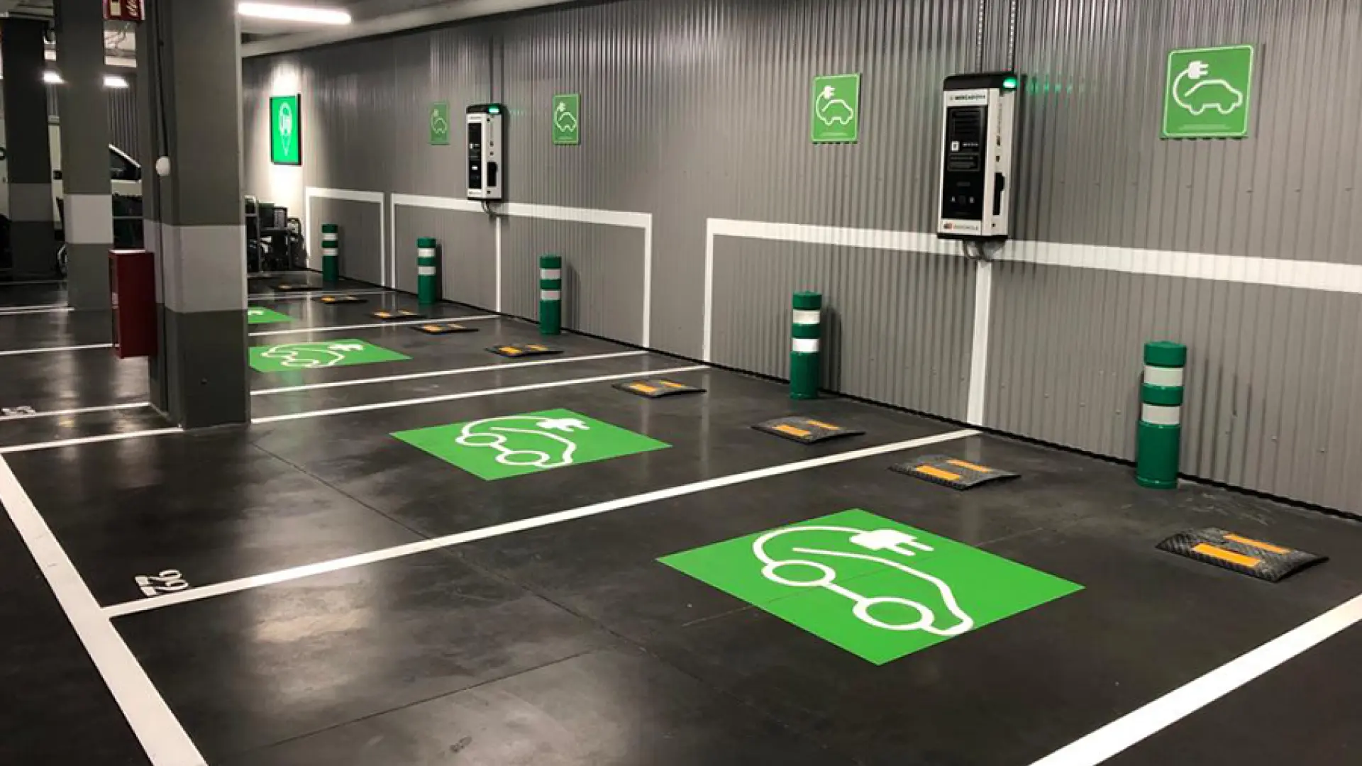 Dónde cargar gratis tu coche eléctrico en Mercadona: listado de supermercados con puntos de recarga
