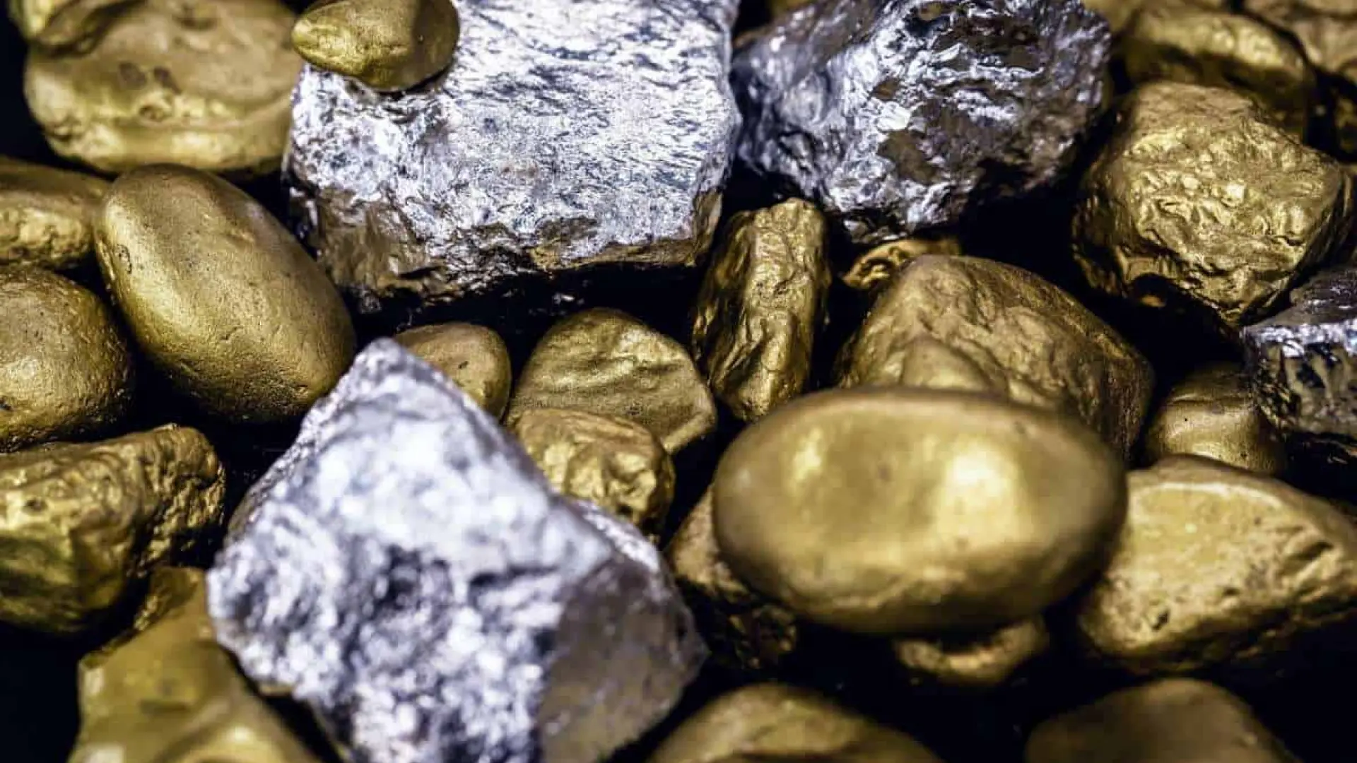 Lo que nos dicen los máximos del oro, la plata y el cobre