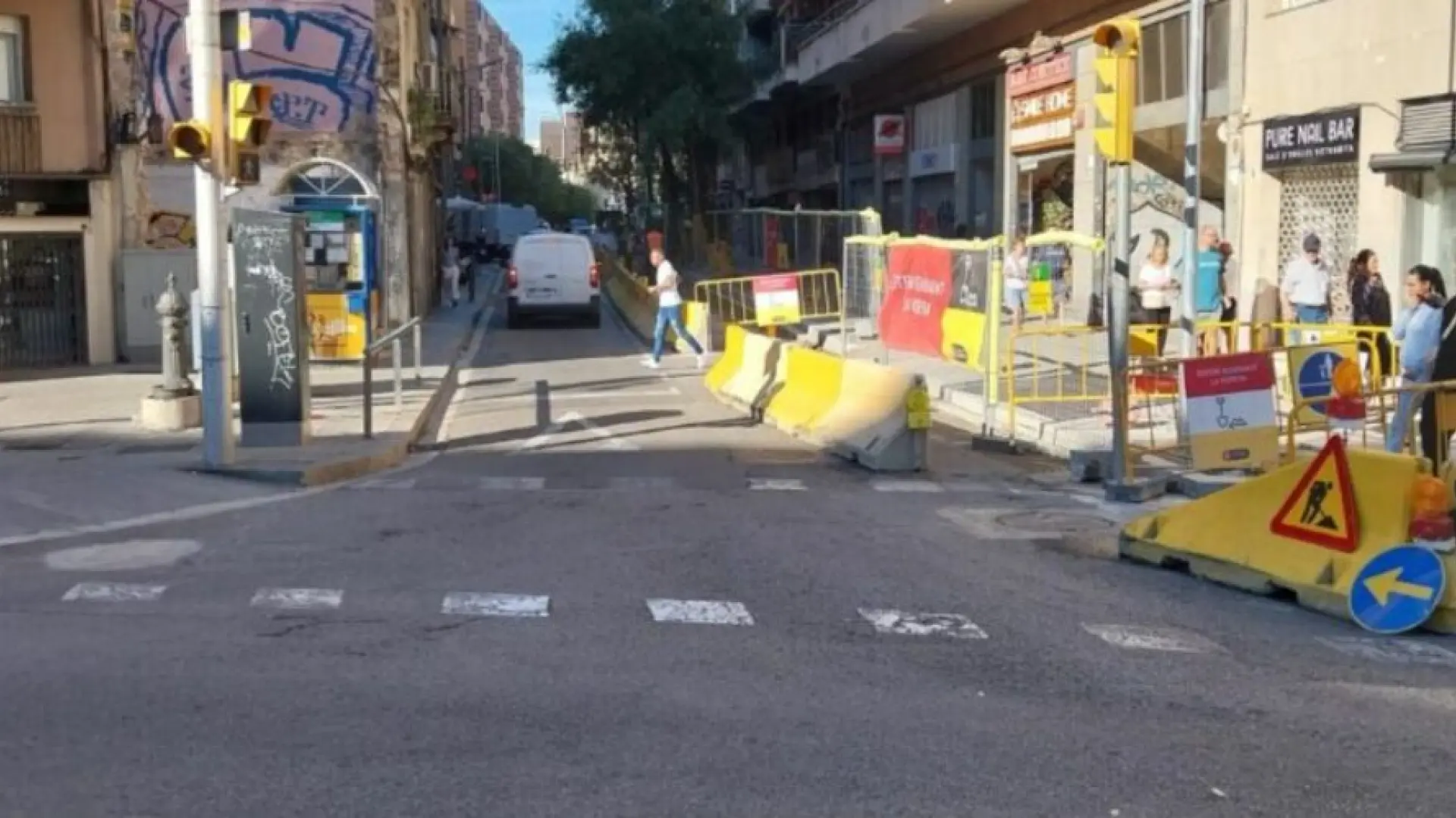 La calle Constitució, entre la rambla Badal y la Riera Blanca, estará cortada al tráfico durante dos semanas por obras