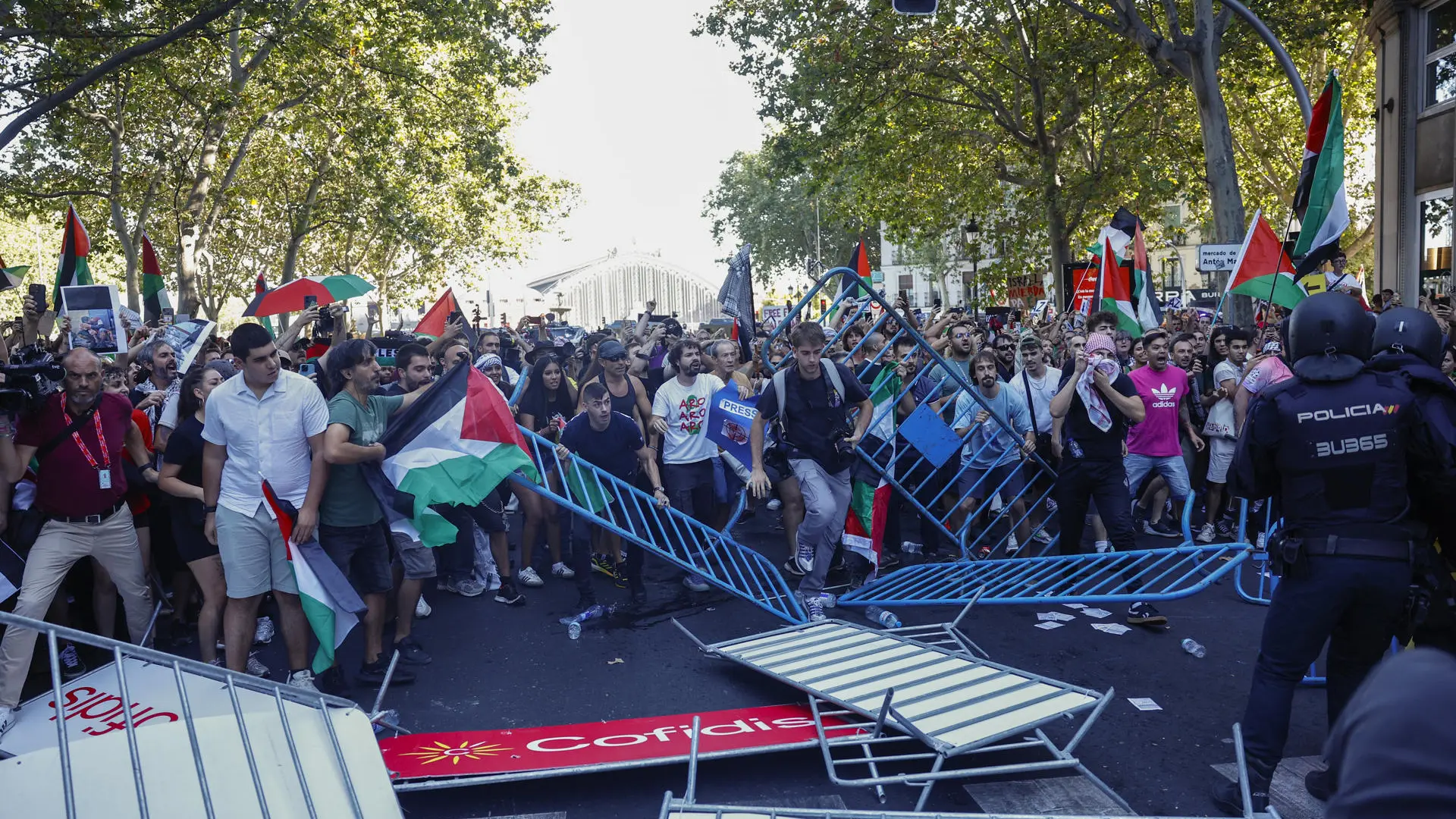 Las protestas propalestinas dejan sin final a la Vuelta y abren una guerra política