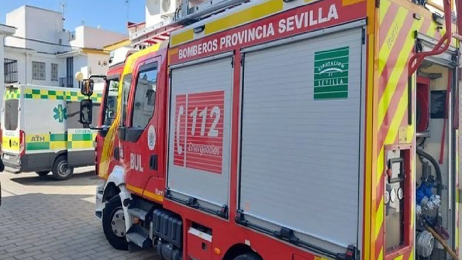 Muere una mujer y un joven resulta herido en un incendio en Cazalla de la Sierra (Sevilla)