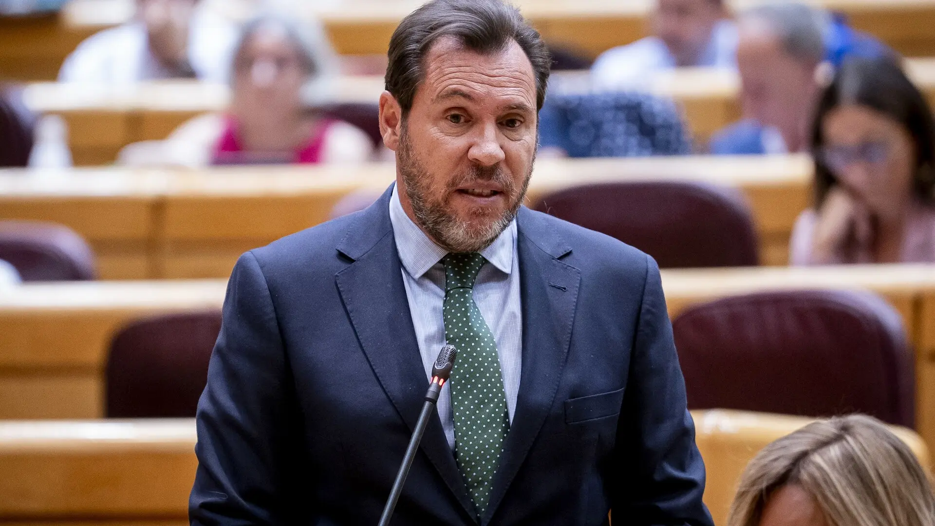 La mayoría de comunidades rechaza la oferta de Puente para asumir paradas de bus y le exigen negociar con ellas las nuevas líneas
