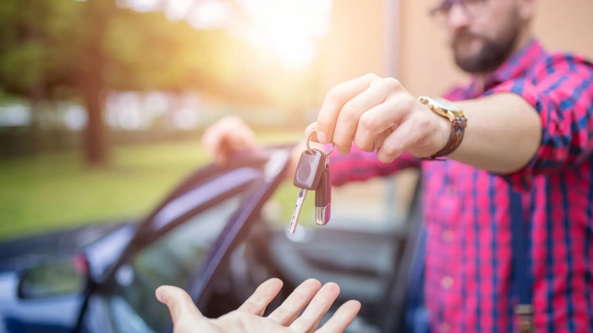 ¿Es legal conducir el coche de otra persona sin estar en el seguro?