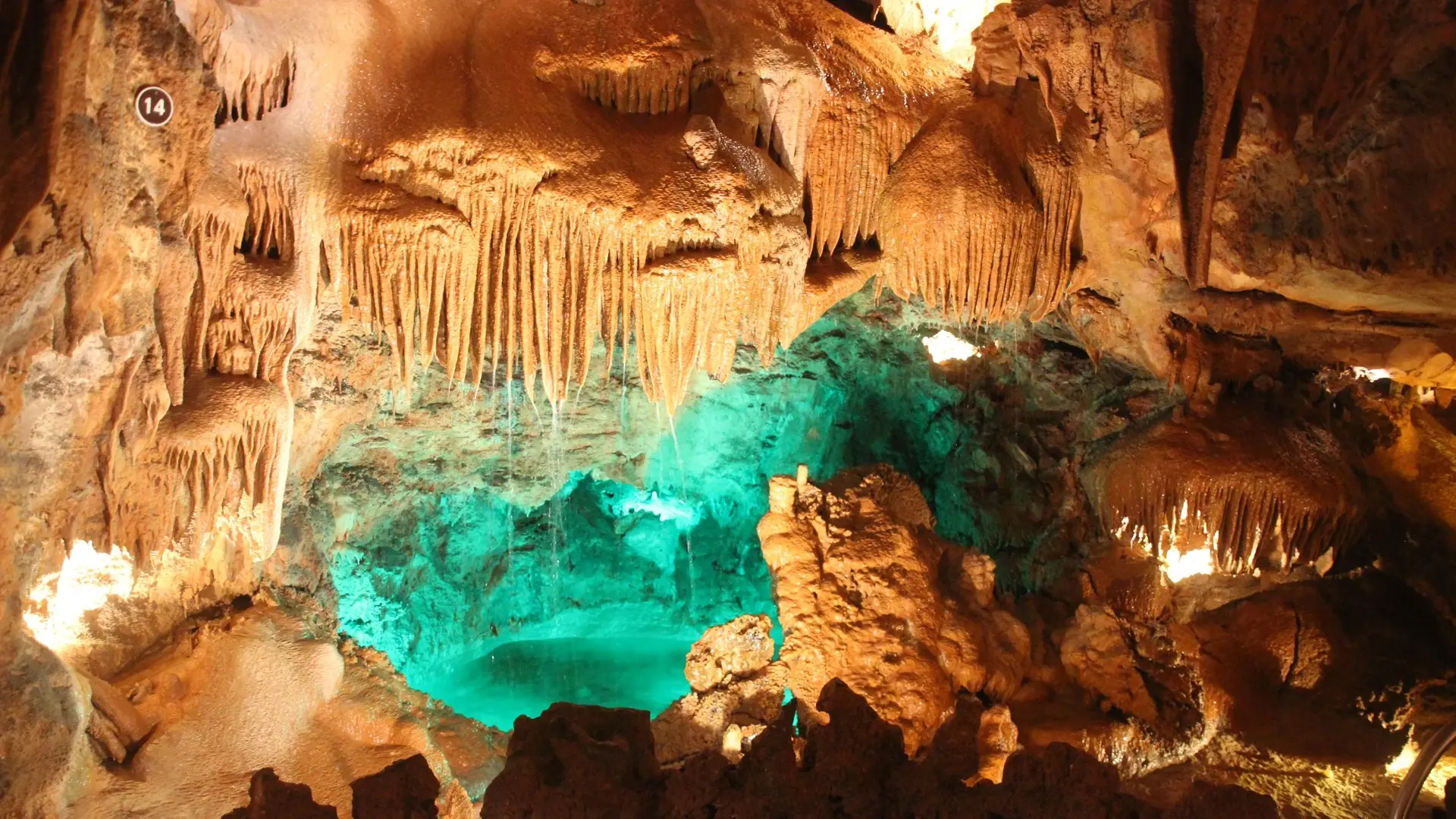 Las cuevas más espectaculares de Portugal: con un lago en su interior y hasta 10 kilómetros de galerías