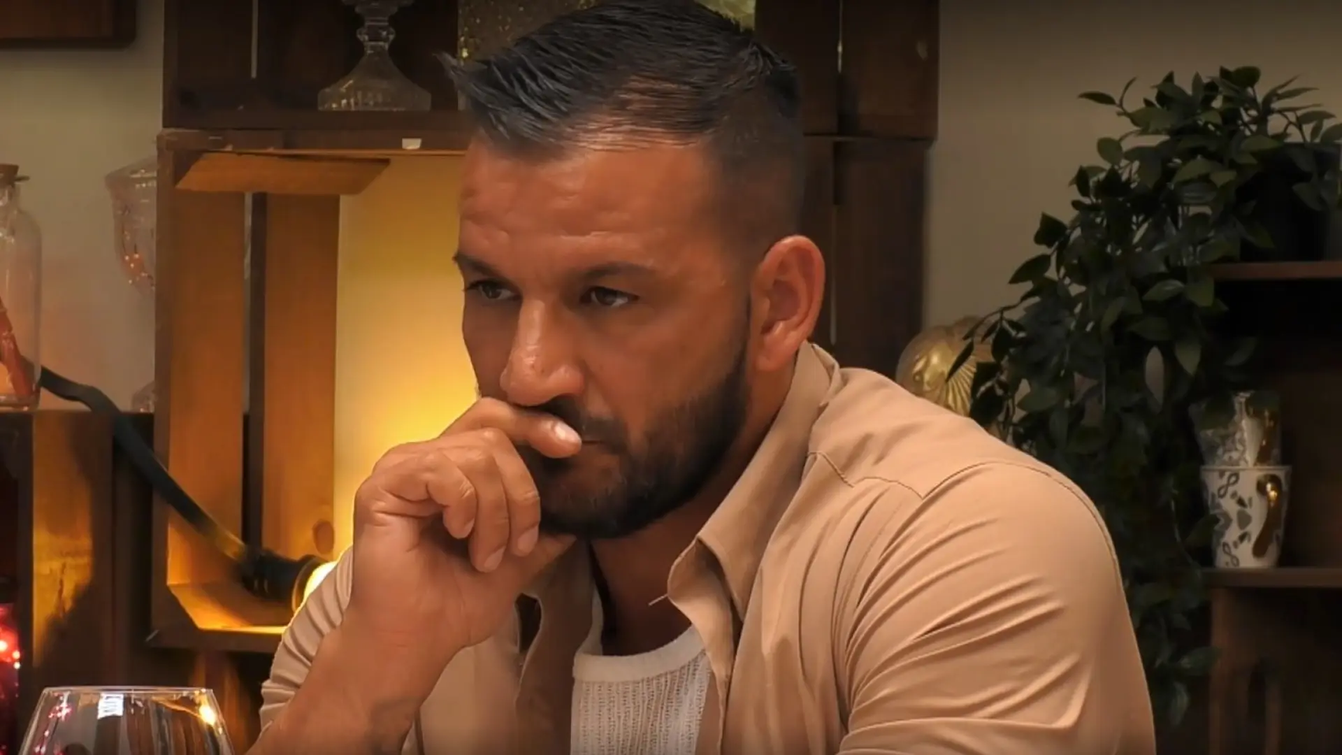 Carlos se queda sin palabras cuando su cita en 'First Dates' le confiesa que está embarazada