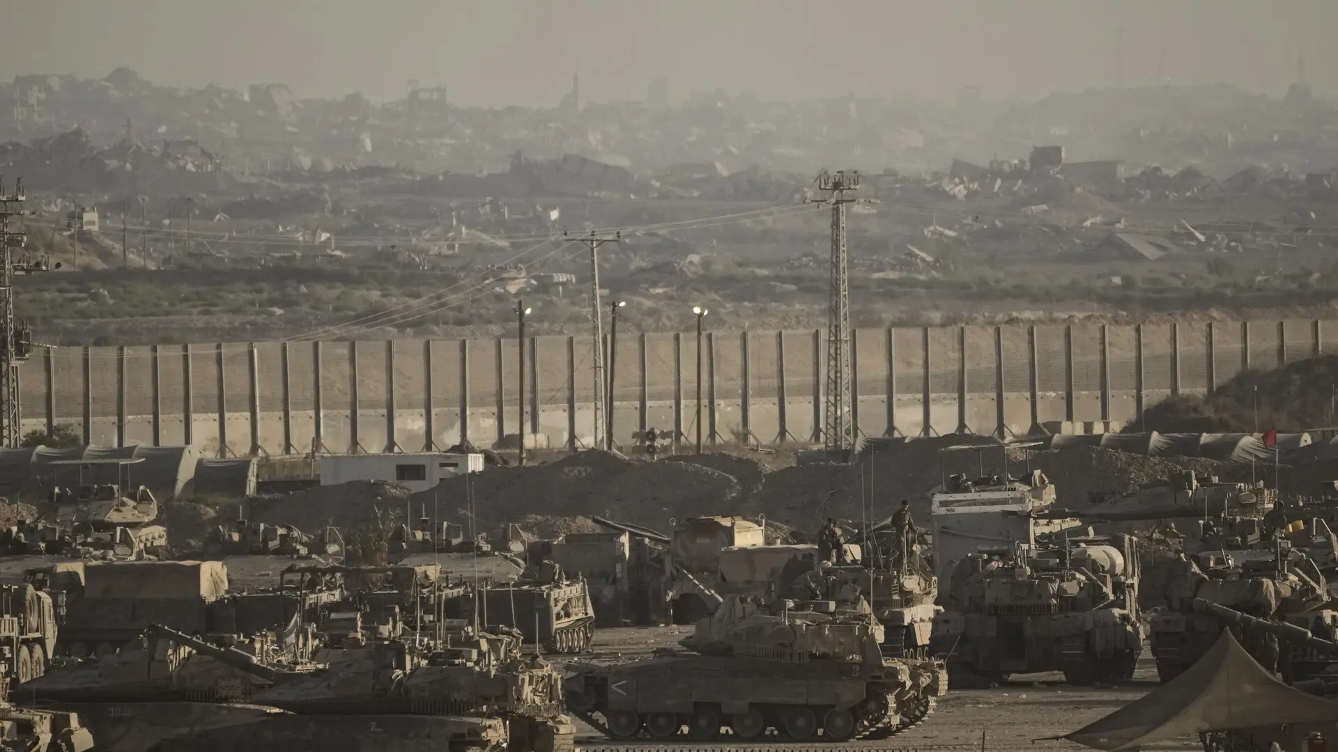 Israel lanza su ofensiva total sobre Ciudad de Gaza y entra con tanques en la zona: "Está ardiendo"
