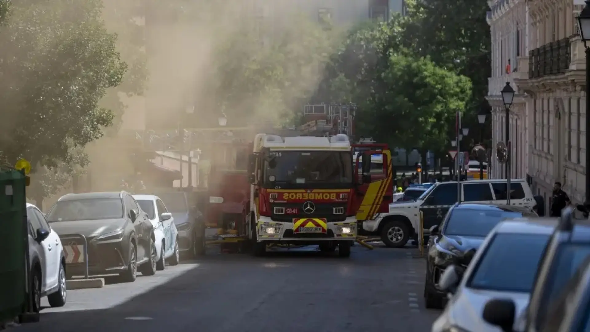 Heridos graves dos bomberos en el incendio de un restaurante en Colón