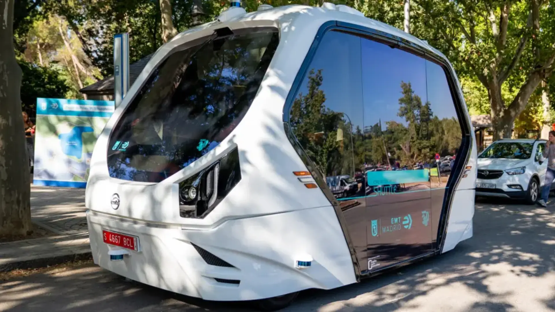 Así es el bus 'futurista' y sin conductor que ya recorre esta zona de Madrid: es totalmente gratuito