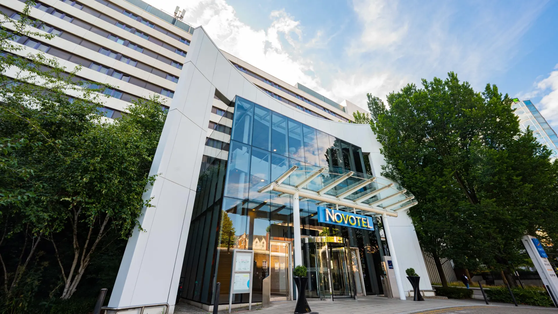 Banco Santander se alía con la británica Arora para comprar un hotel de 185 millones en Londres