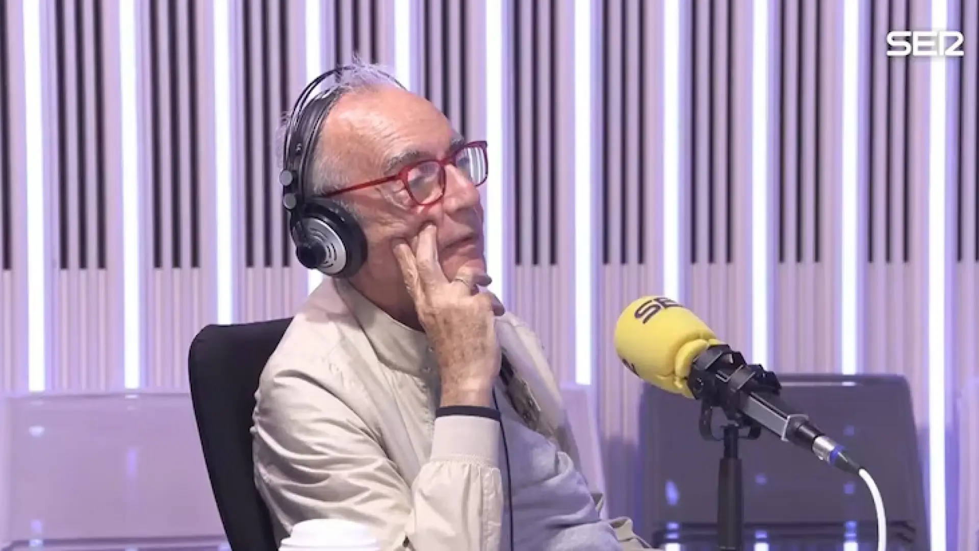 El escritor Juan José Millás responde a María Pombo: "Hay una industria de la ignorancia"