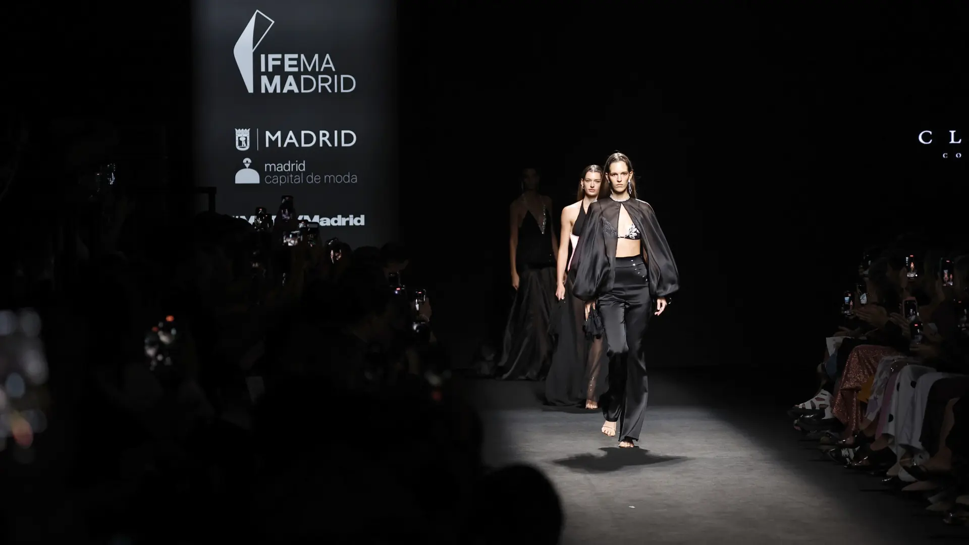 El lujo de los años 20 y el descaro de los 90 se fusionan en la colección más sensual de Claro Couture