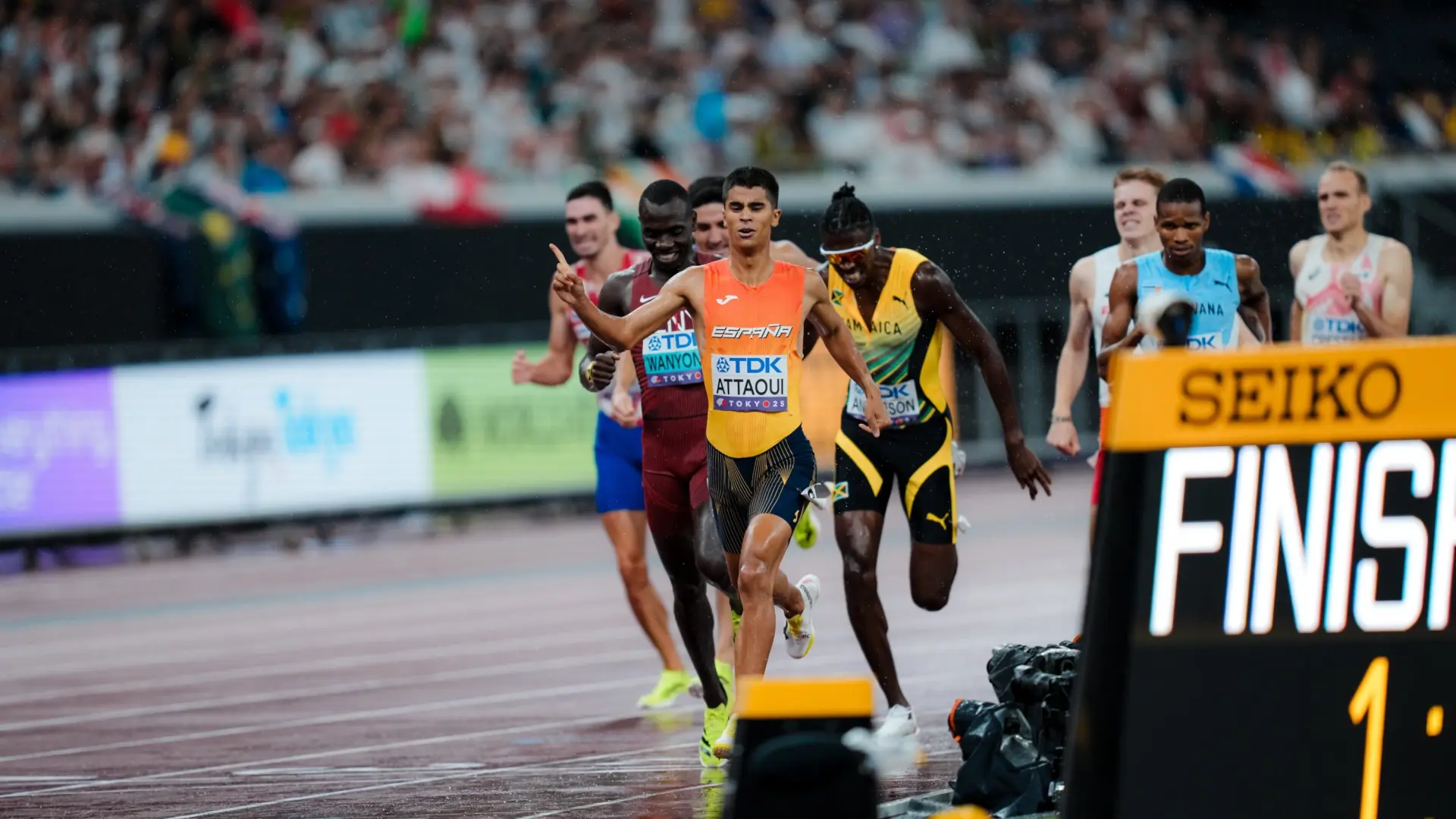 Las alucinantes 'semis' de Mohamed Attaoui para ganar al campeón olímpico y meterse en la final del 800m: "Me pudo el ansia"