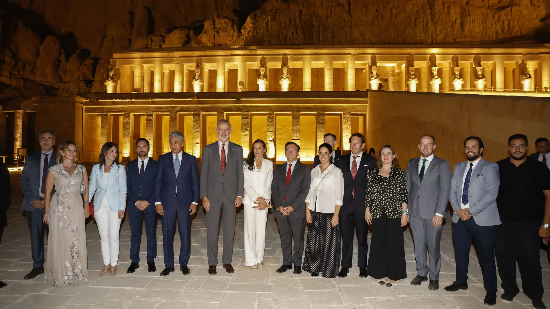 Los reyes inauguran las luces nocturnas del Templo de Hatshepsut en Egipto