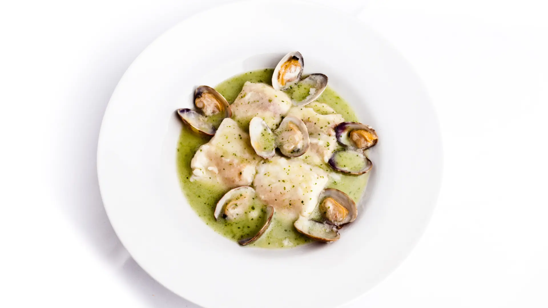 La receta de merluza en salsa verde de Arguiñano: un plato barato, fácil y con mucho sabor