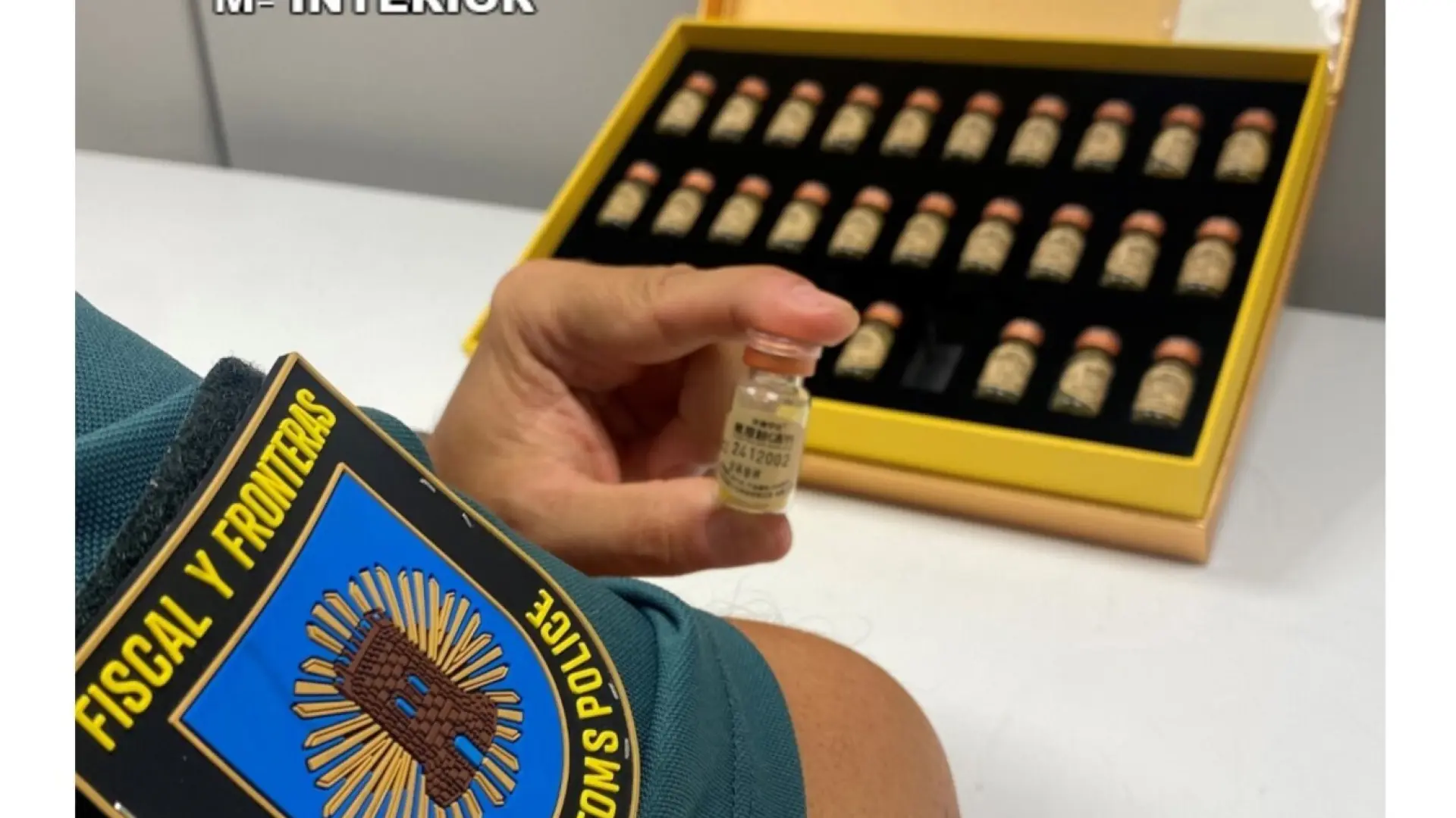 Pillan a un ciudadano chino con 30 botes de bilis de oso en el aeropuerto de Vigo