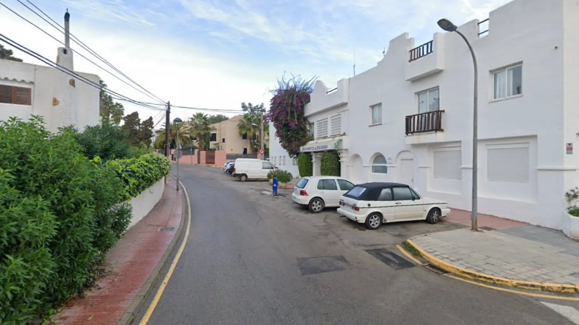 Se entrega a la Guardia Civil el hombre atrincherado con un arma en su vivienda de Ibiza