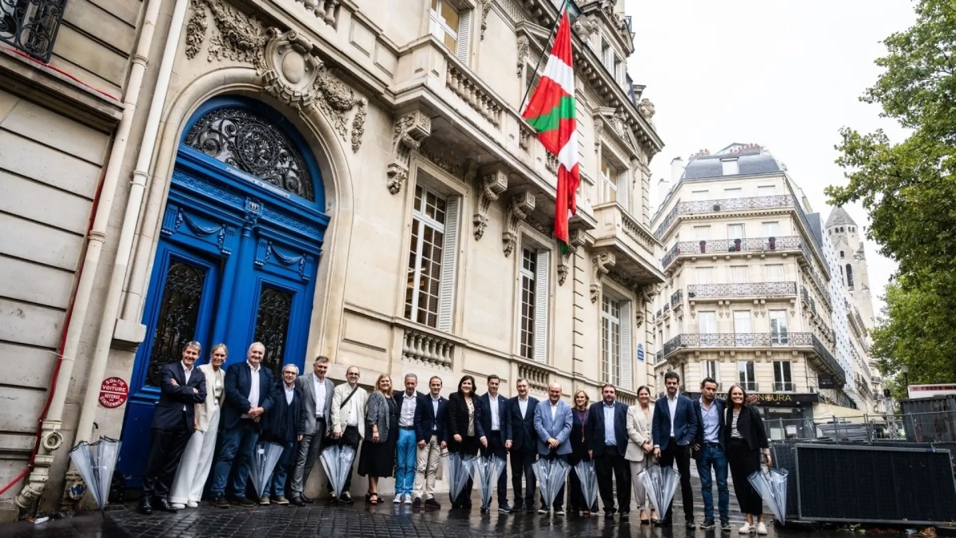 El PNV vuelve al palacete de París devuelto por el Gobierno: "Es un acto de justicia y no olvidaremos el escándalo formado por PP"