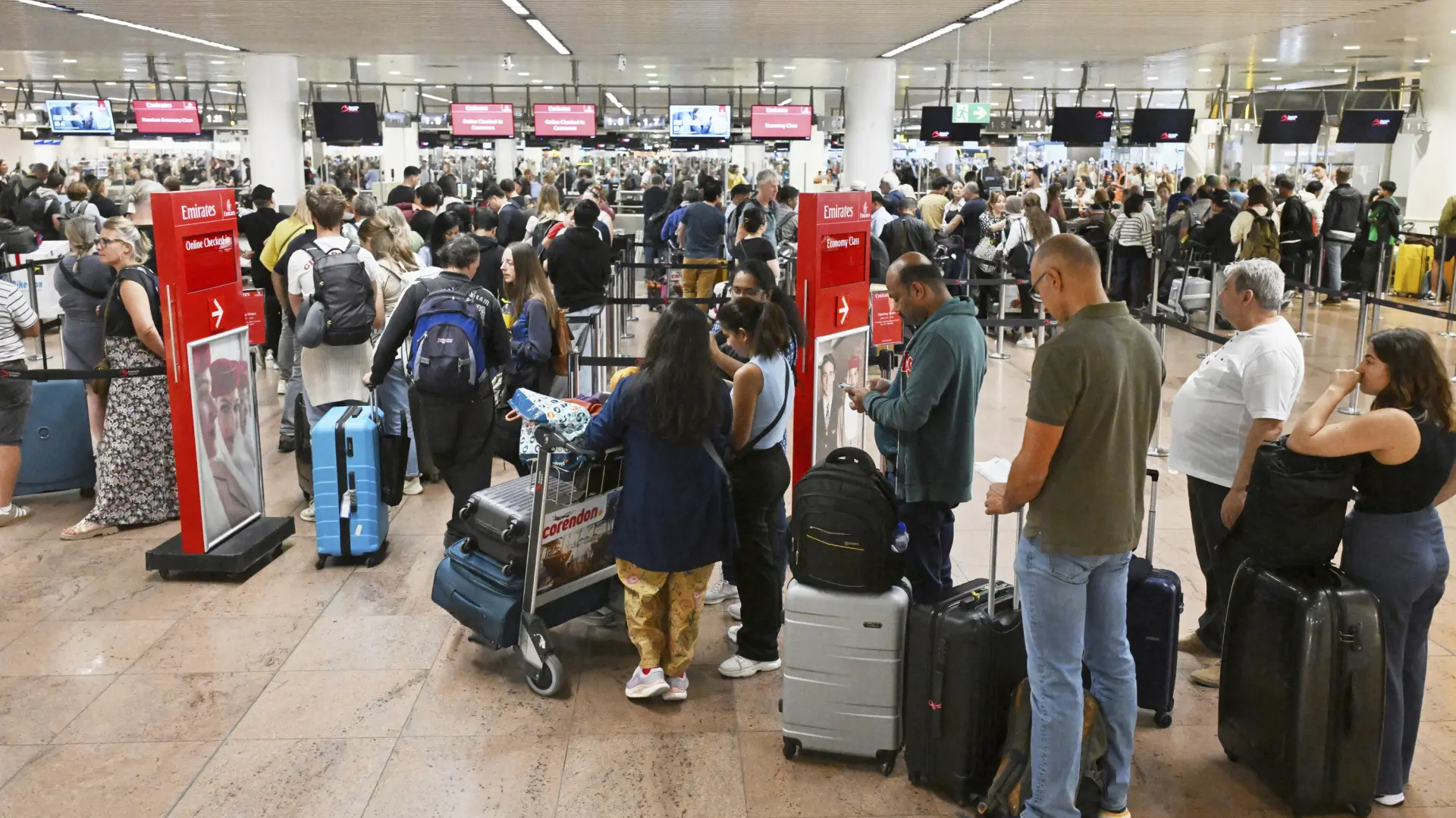 Qué se sabe del ciberataque a aeropuertos europeos: ha sido dirigido a una empresa de defensa que firmó con la OTAN hace días