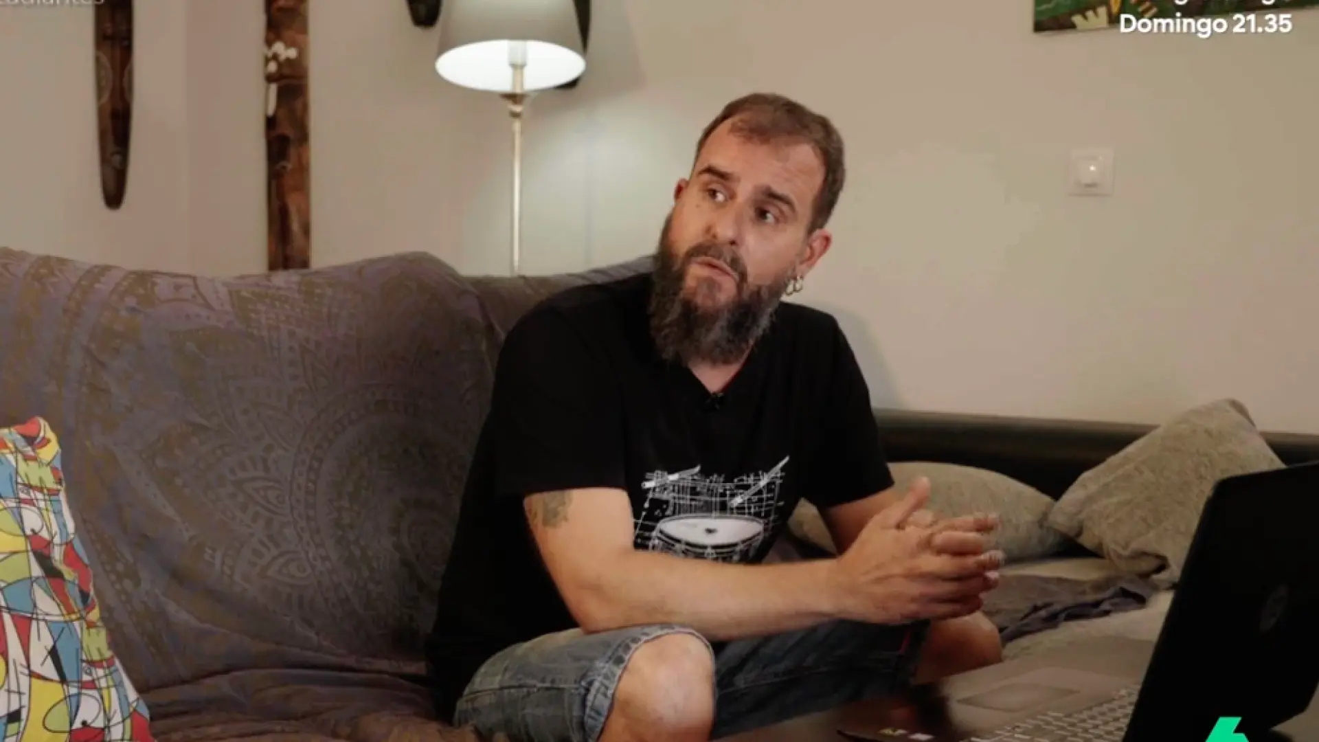 Óscar, su mujer y su hija tienen un mes para dejar el piso en el que llevan once años: "Los estudiantes son el negocio ahora mismo"