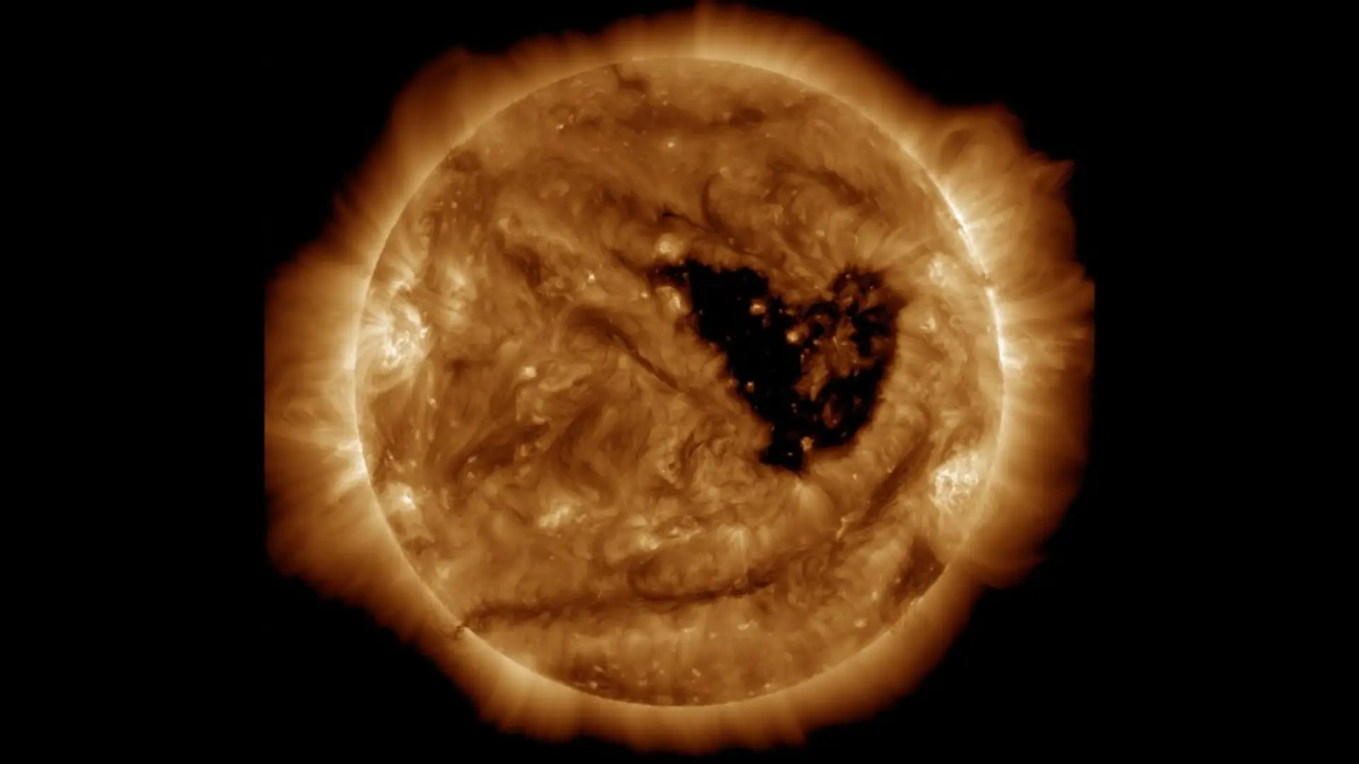 La NASA capta un impresionante corazón en la superficie del Sol: qué significa y cómo nos afecta