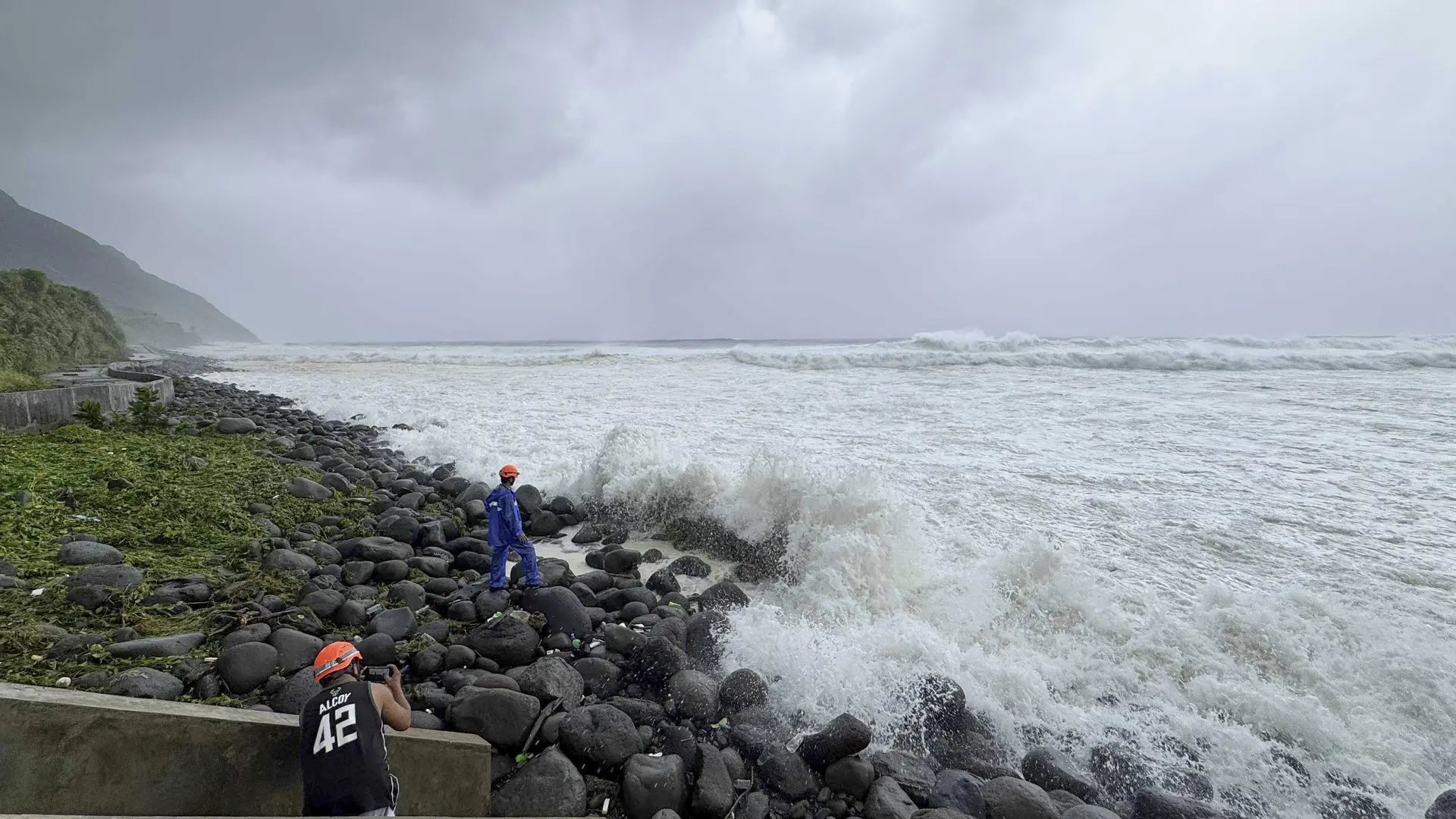 El sudeste asiático, en alerta por el supertifón Ragasa: miles de evacuados en Filipinas, vuelos cancelados en Hong Kong...