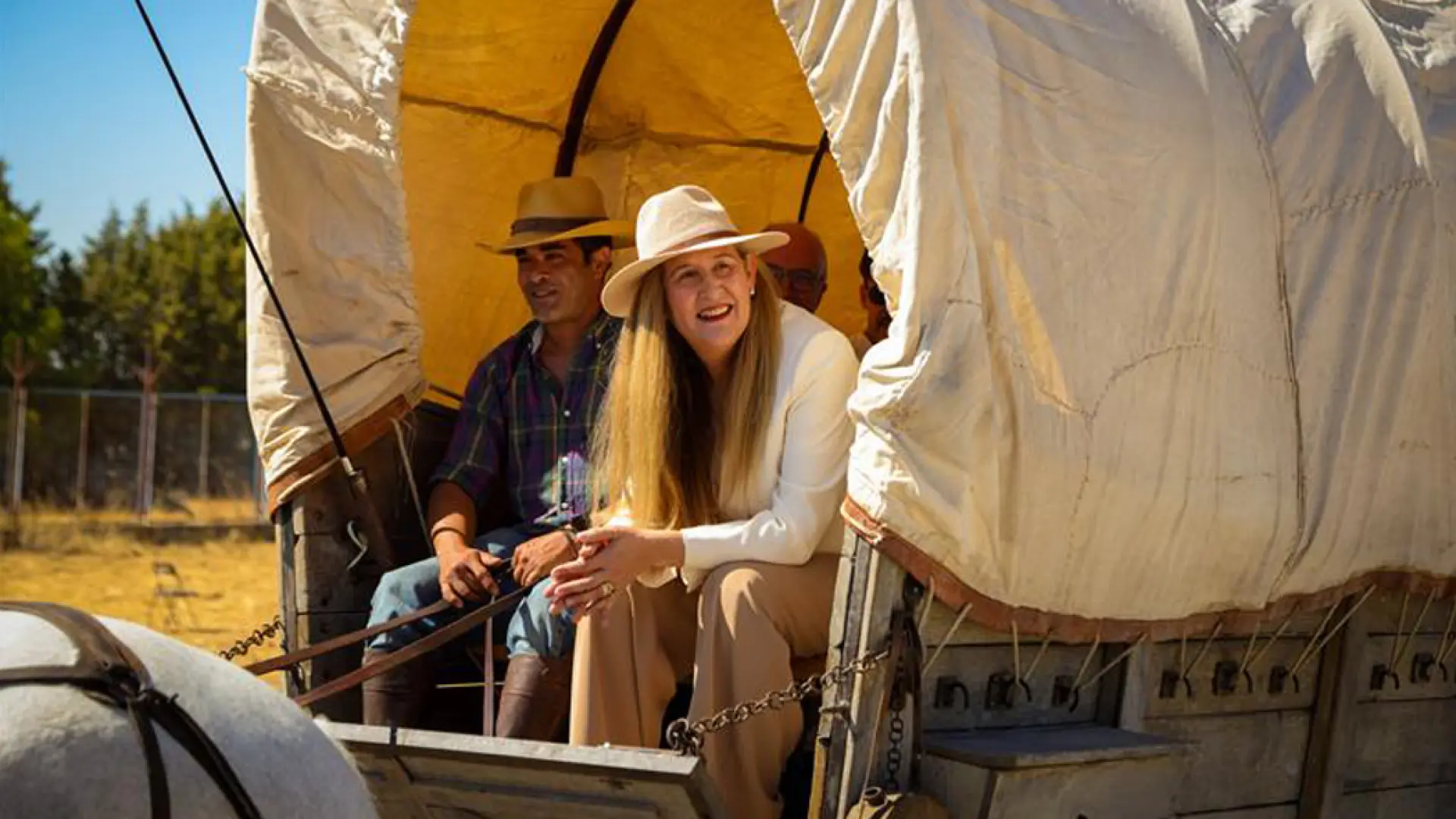 Luz Gabás vuelve con 'Corazón de oro', una novela épica sobre las minas de California: "No me gusta lo que veo en EE UU ni en medio mundo"