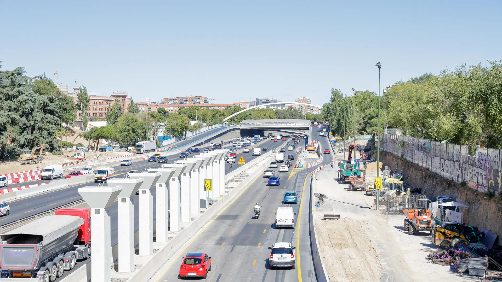 La obra en Ventas levanta ya los pilares para cubrir la M-30 y se acerca el final de los cortes diurnos de tráfico