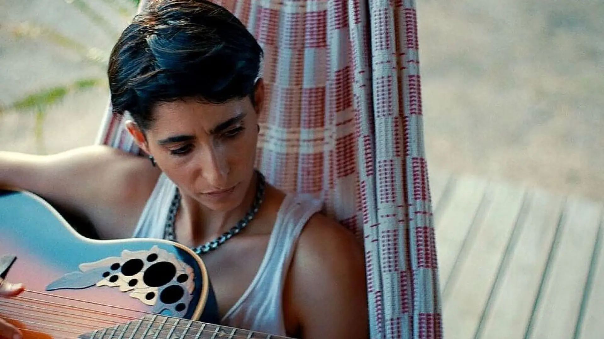 Cuándo y dónde ver el documental en el que Alba Flores busca la verdad sobre su padre: 'Flores para Antonio'