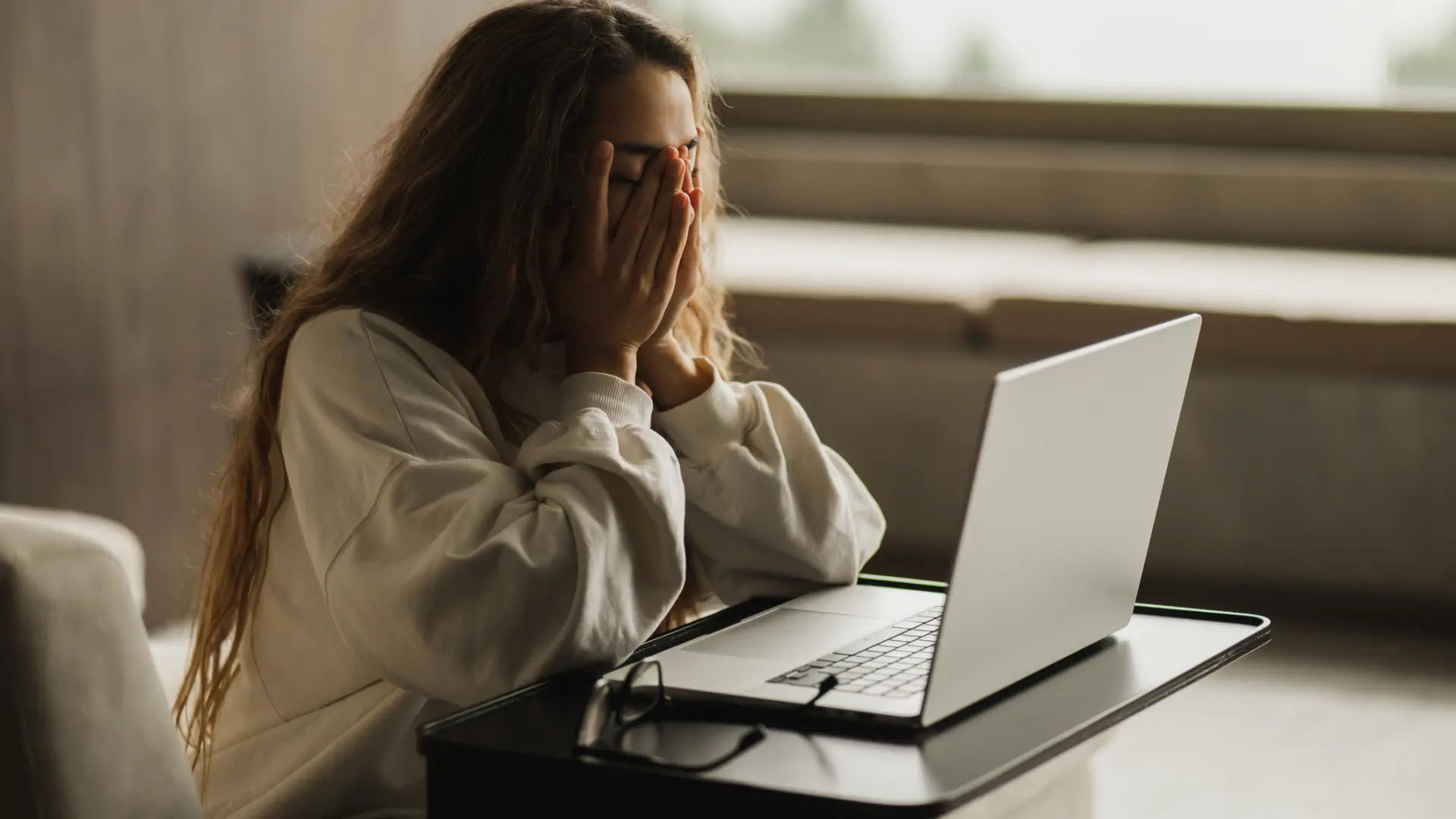 Los salarios bajos y la sobrecarga de trabajo causan estrés permanente en un tercio de los jóvenes de hasta 30 años en España