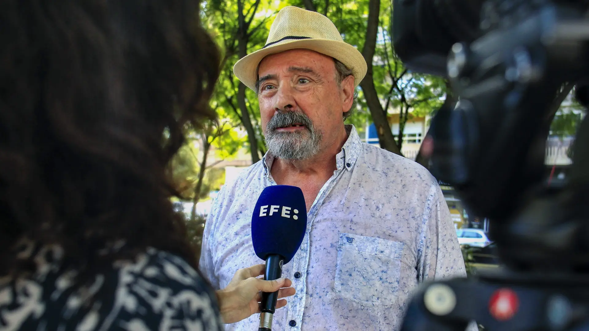 Un jubilado pierde todos sus ahorros víctima de una estafa al comenzar una relación con una médico de Kazajistán generada por IA
