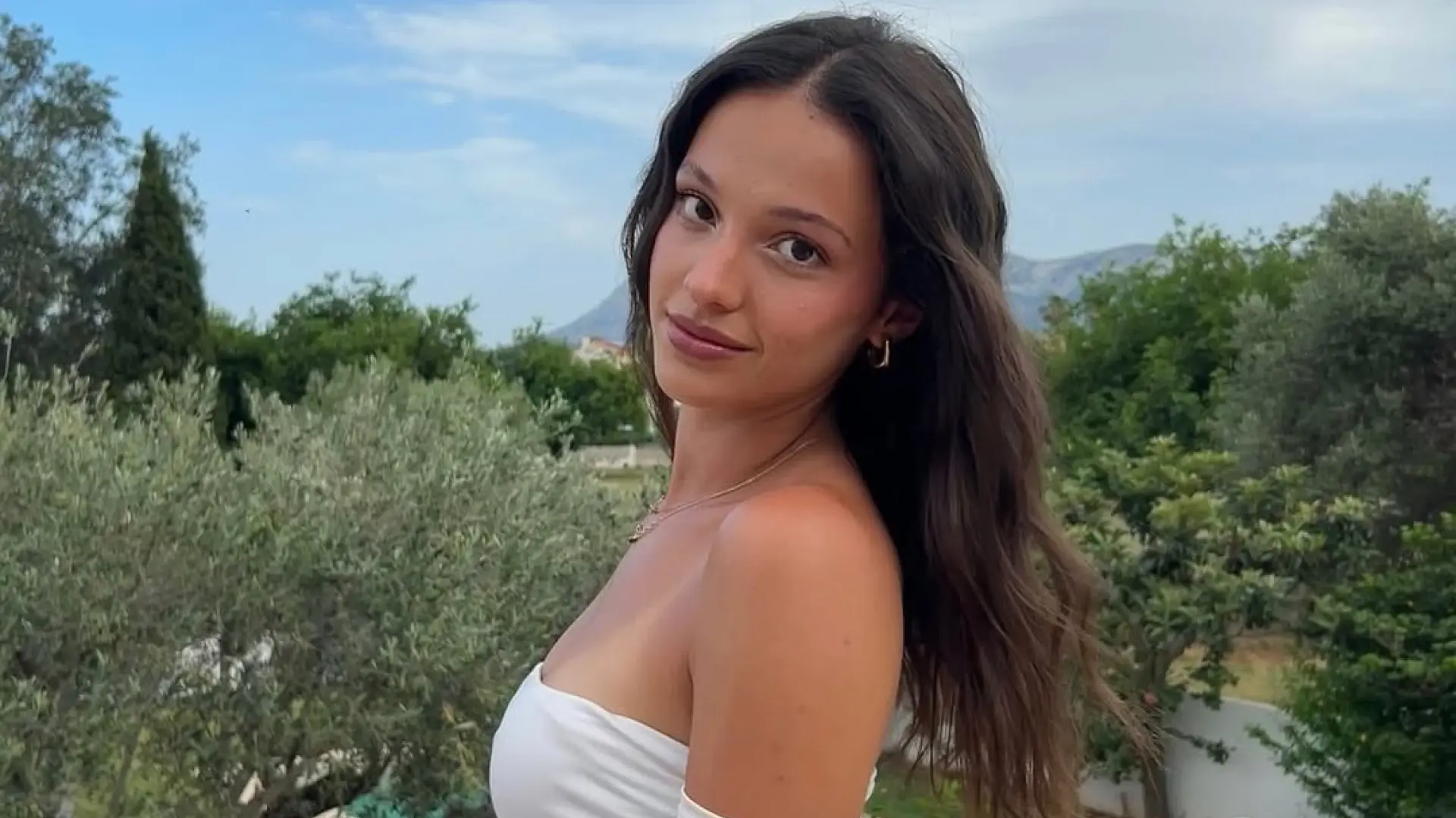 Quién es Claudia Arenas, la estudiante de Periodismo que dio el salto de TikTok a Operación Triunfo 2025