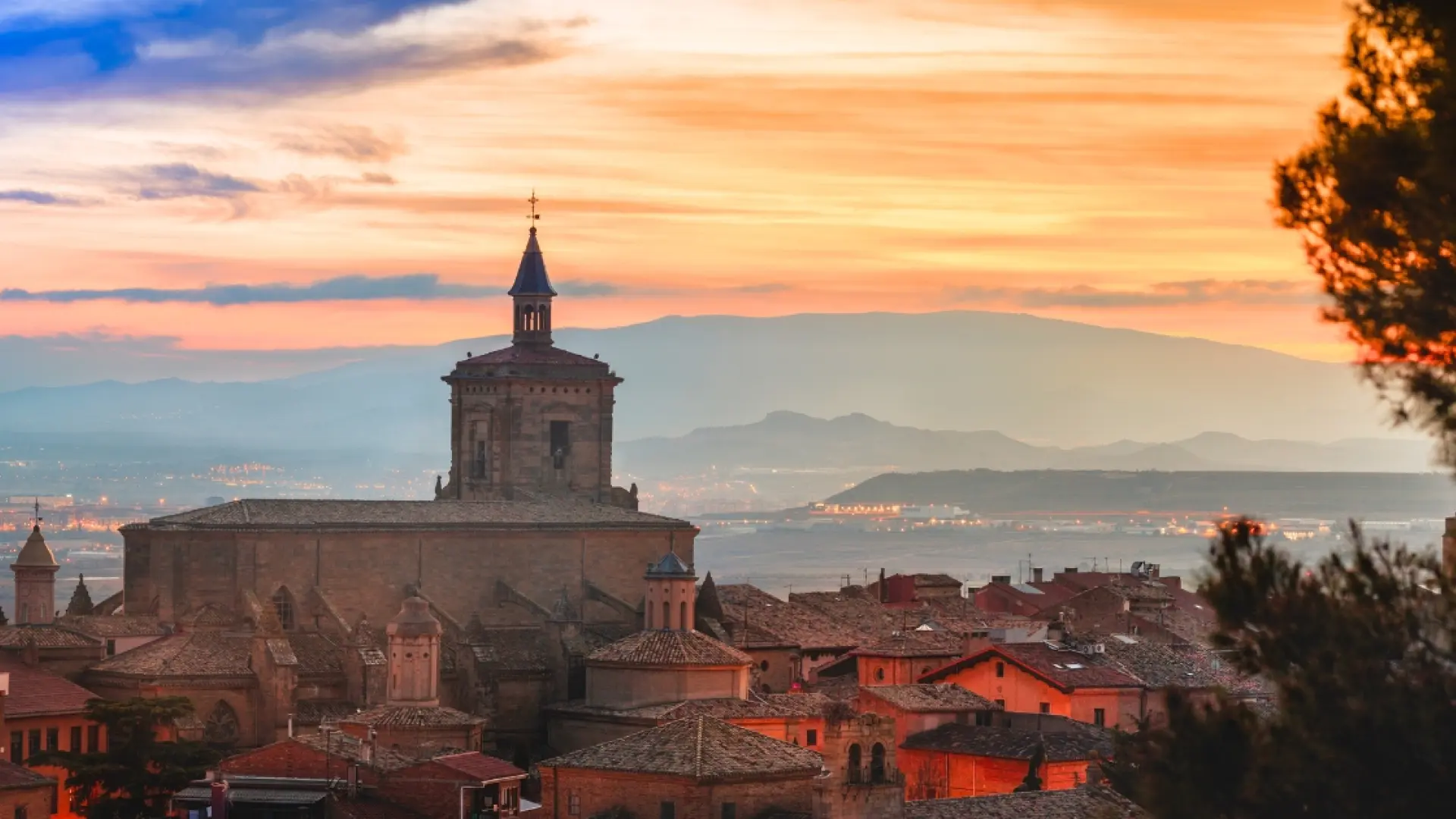 Viana, la ciudad navarra que da nombre a uno de los títulos de la princesa Leonor: iglesias históricas y un casco antiguo amurallado