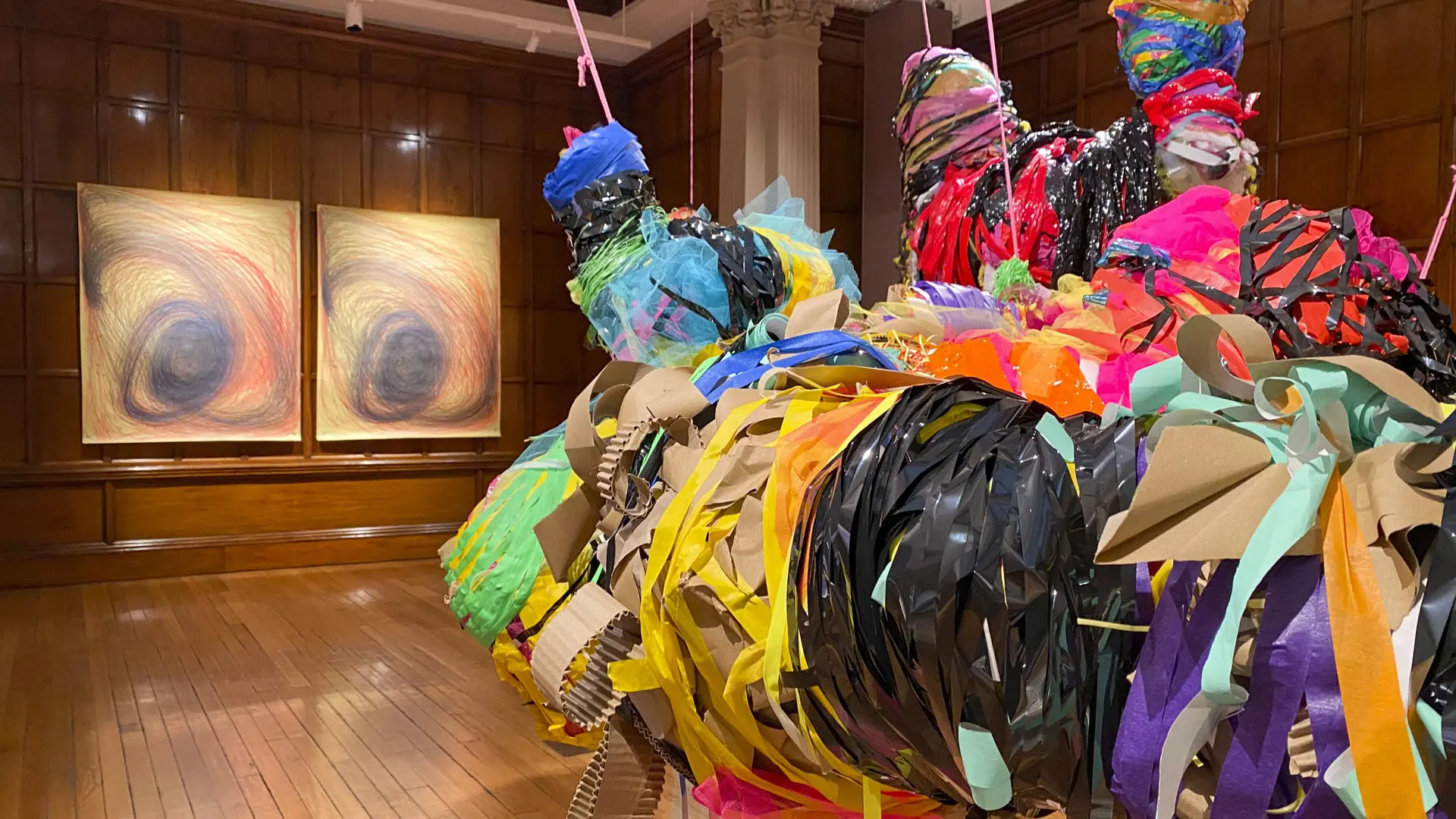 Una artista con autismo no verbal, entre los nominados de los prestigiosos premios premios Turner de arte visual