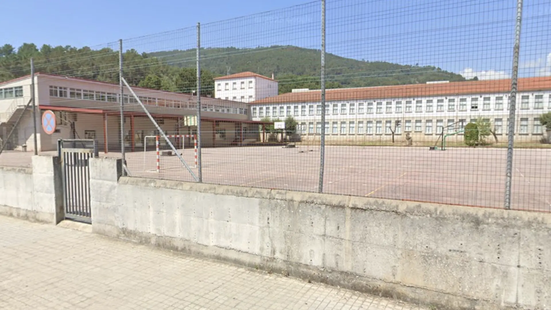 Polémica en un instituto de Galicia entre los alumnos y la dirección: "Los baños están cerrados con llave"