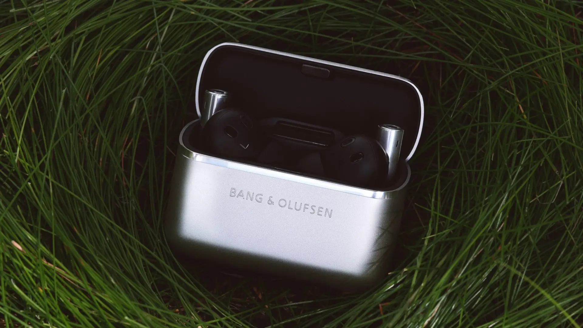 Bang & Olufsen lanza nuevos auriculares: cuestan más que un iPhone y ya se han agotado