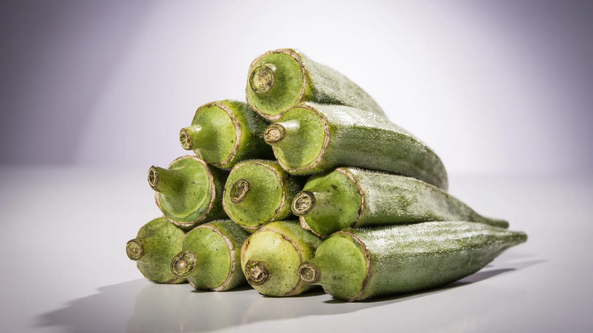 Qué es el agua de okra: esto es lo que le pasa a tu cuerpo si la tomas a diario