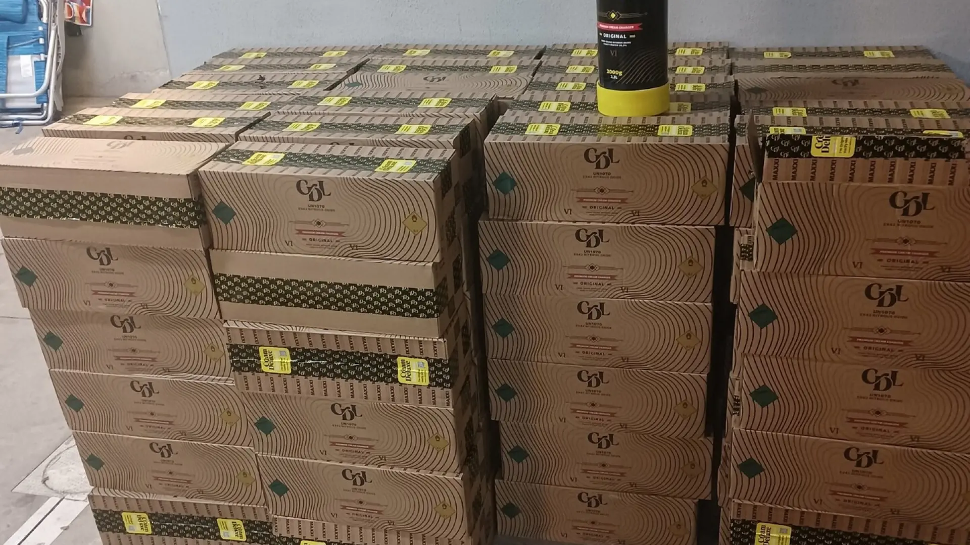 Detenido con 138 bombonas de 'gas de la risa' en una nave industrial de Sevilla