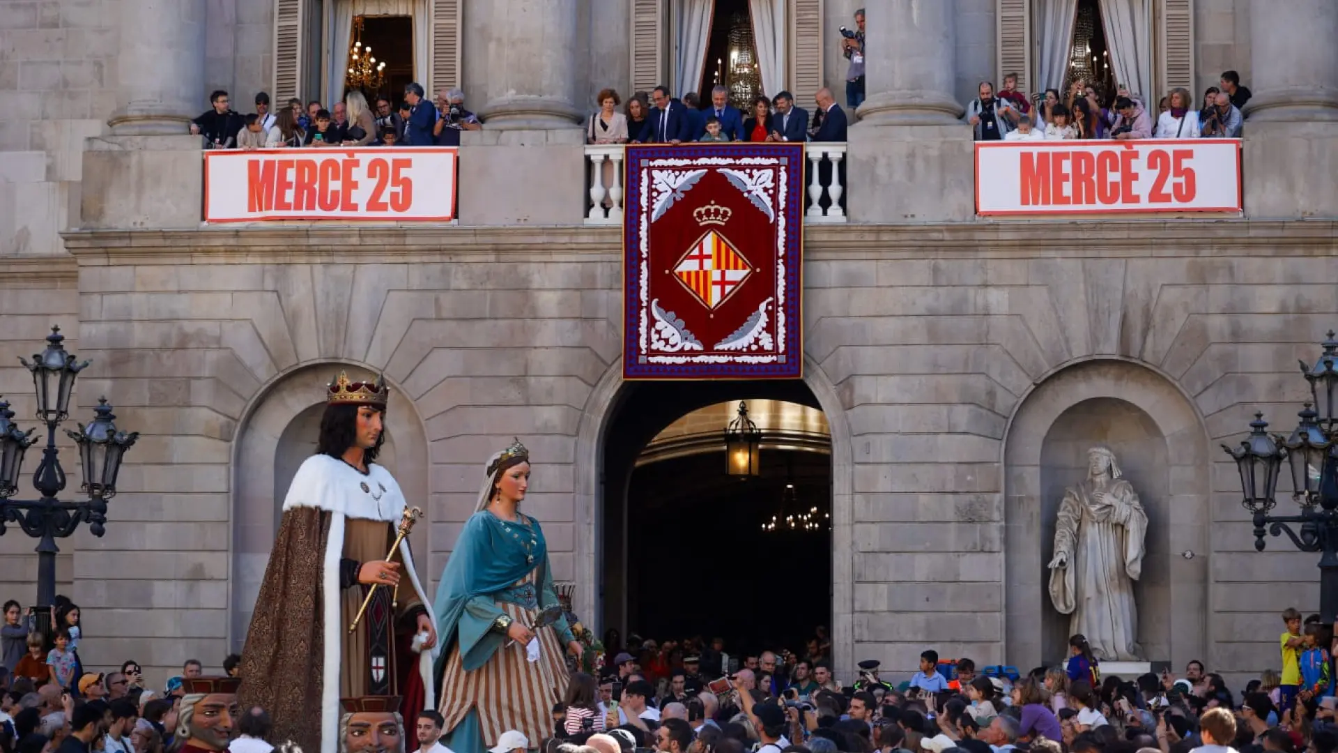 El Seguici de la Mercè llega a Sant Jaume con Collboni, Rull y Dalmau encabezando la comitiva tras asistir a la misa