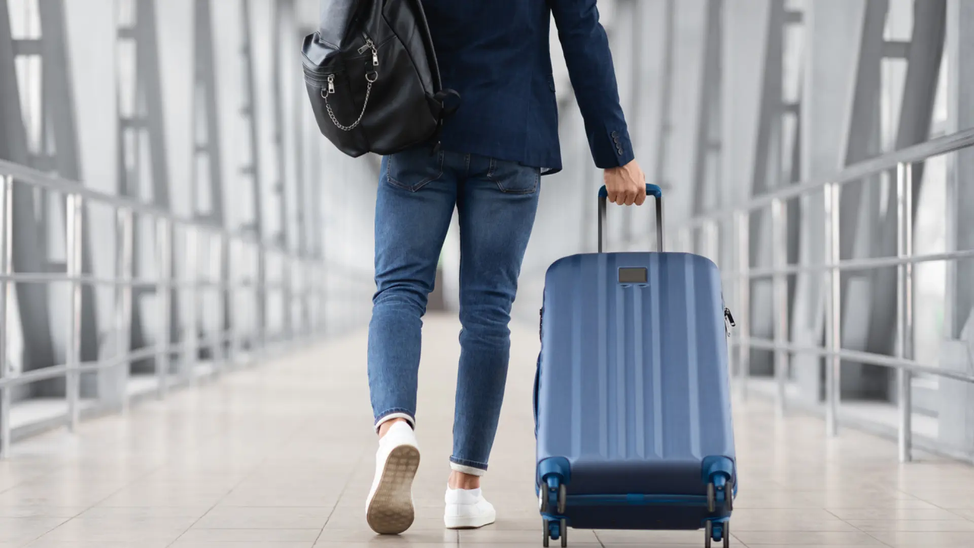 Las maletas inteligentes más vigiladas que nunca: si no cumplen la nueva norma no podrán subir al avión