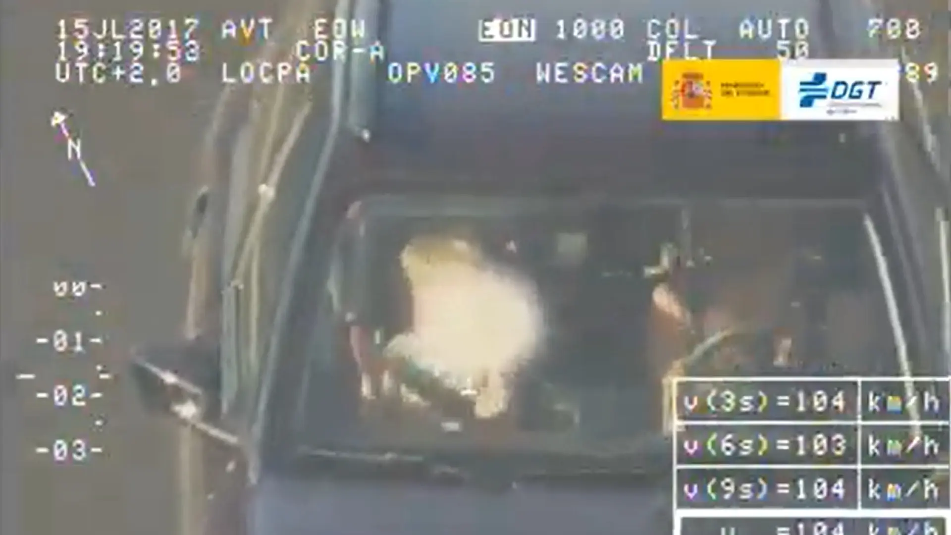 VIDEO: El "multón" por hasta tres infracciones que le puede caer a este conductor que lleva al niño mal atado y de copiloto