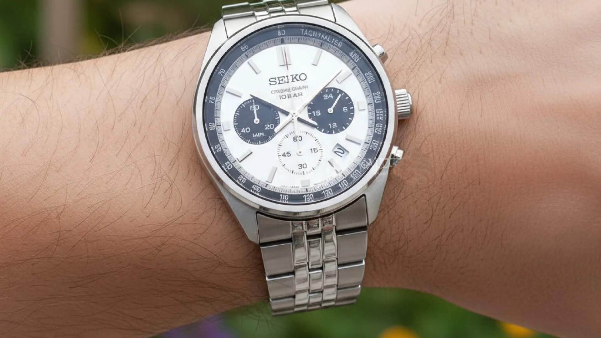 Seiko vende un reloj tipo "Panda" que cuesta mucho menos de lo que piensas