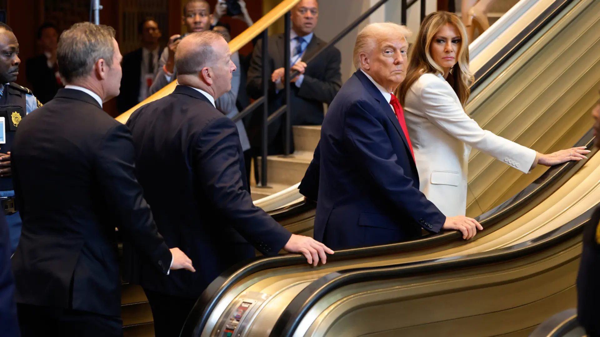 Trump pide arrestar a los responsables del "triple sabotaje" que sufrió en la ONU: "Es increíble que Melania y yo no nos cayéramos"