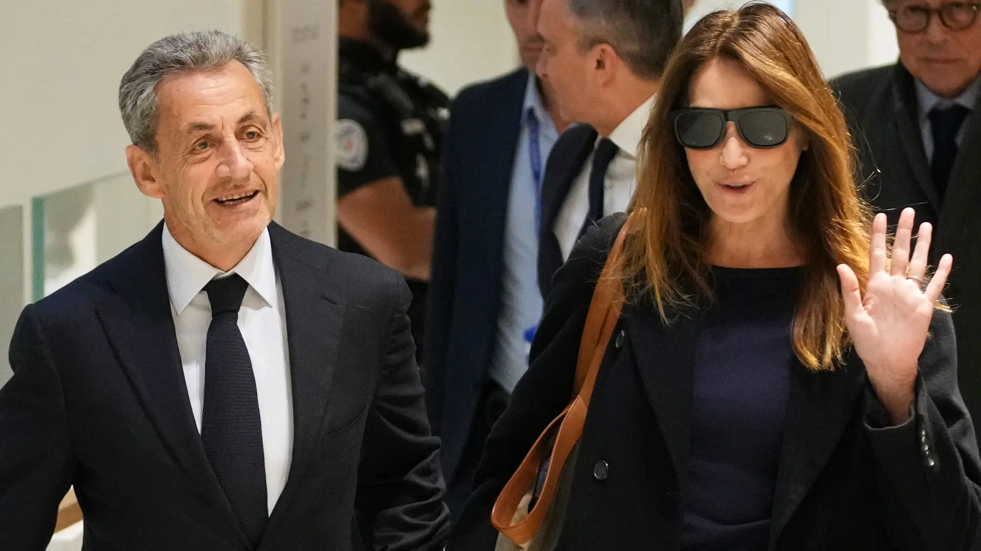 La simbólica despedida de Carla Bruni a Nicolas Sarkozy antes de que entre en prisión: "¿Cómo harán los separados?"