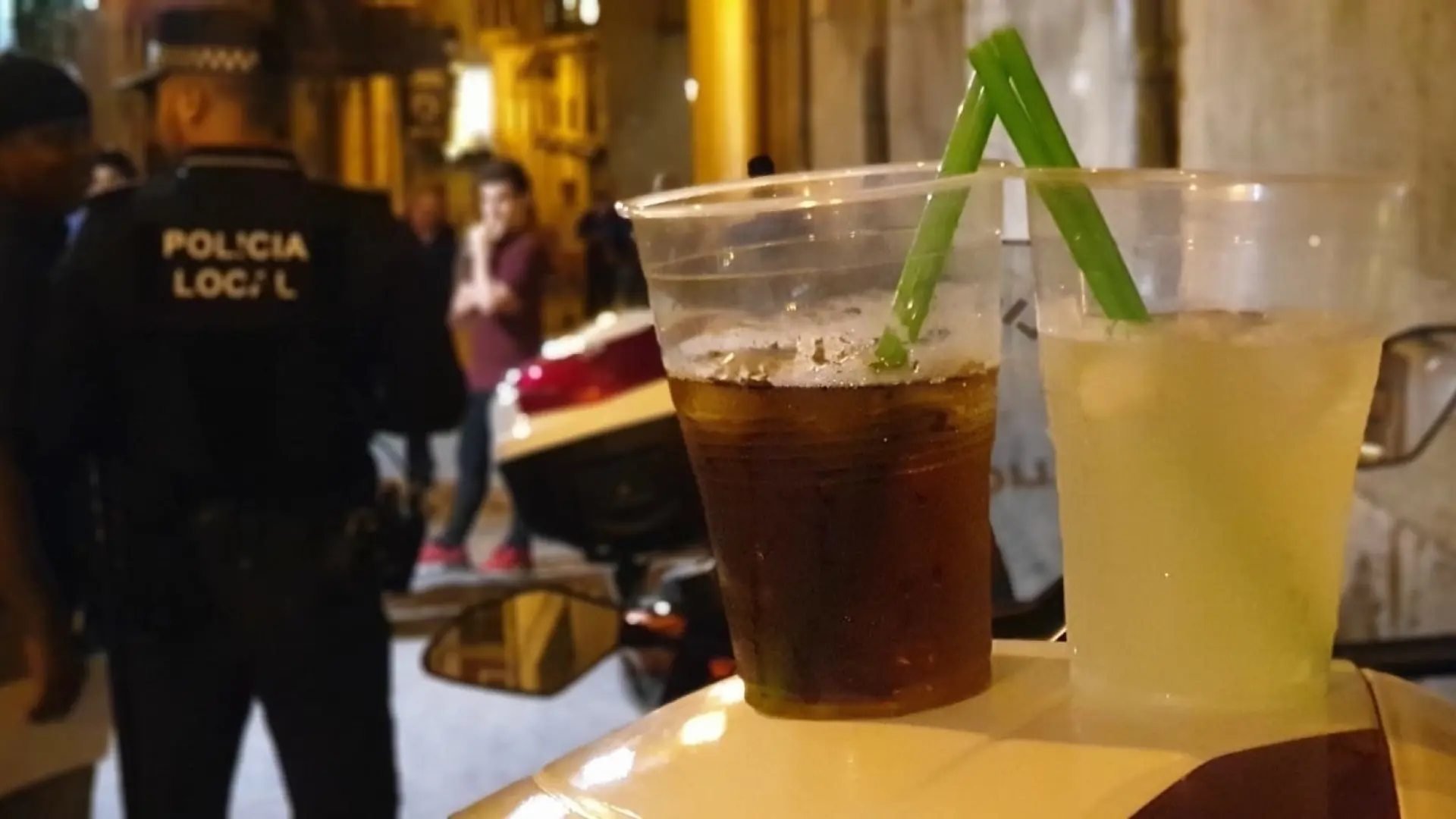 Las fiestas de Chamartín reparten pulseras antisumisión química que detectan drogas en la bebida
